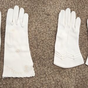 Vintage White Fabric Embroidered Women's Gloves (Sold as a set of 2)